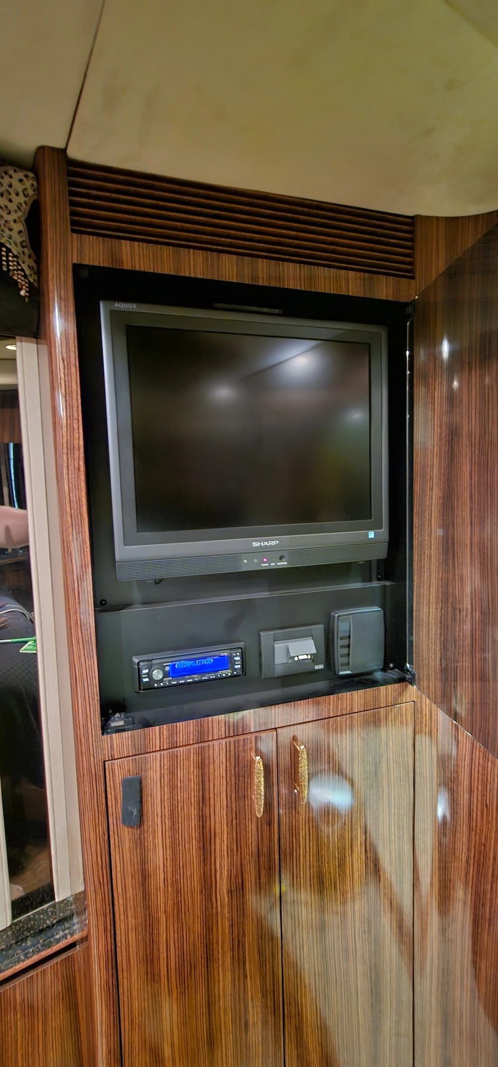 2005 Prevost Marathon XLII Motorcoach - Image 31