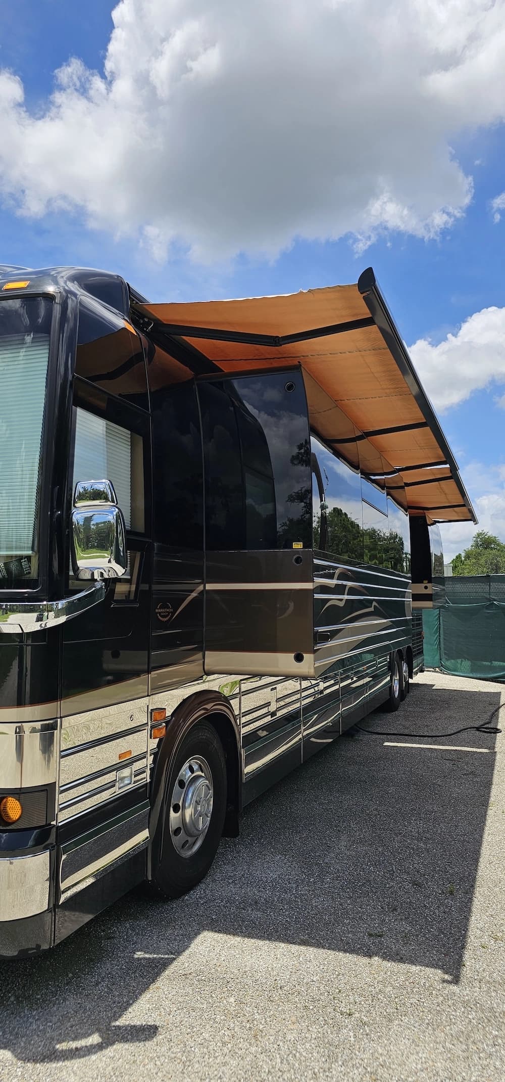 2005 Prevost Marathon XLII Motorcoach - Image 37