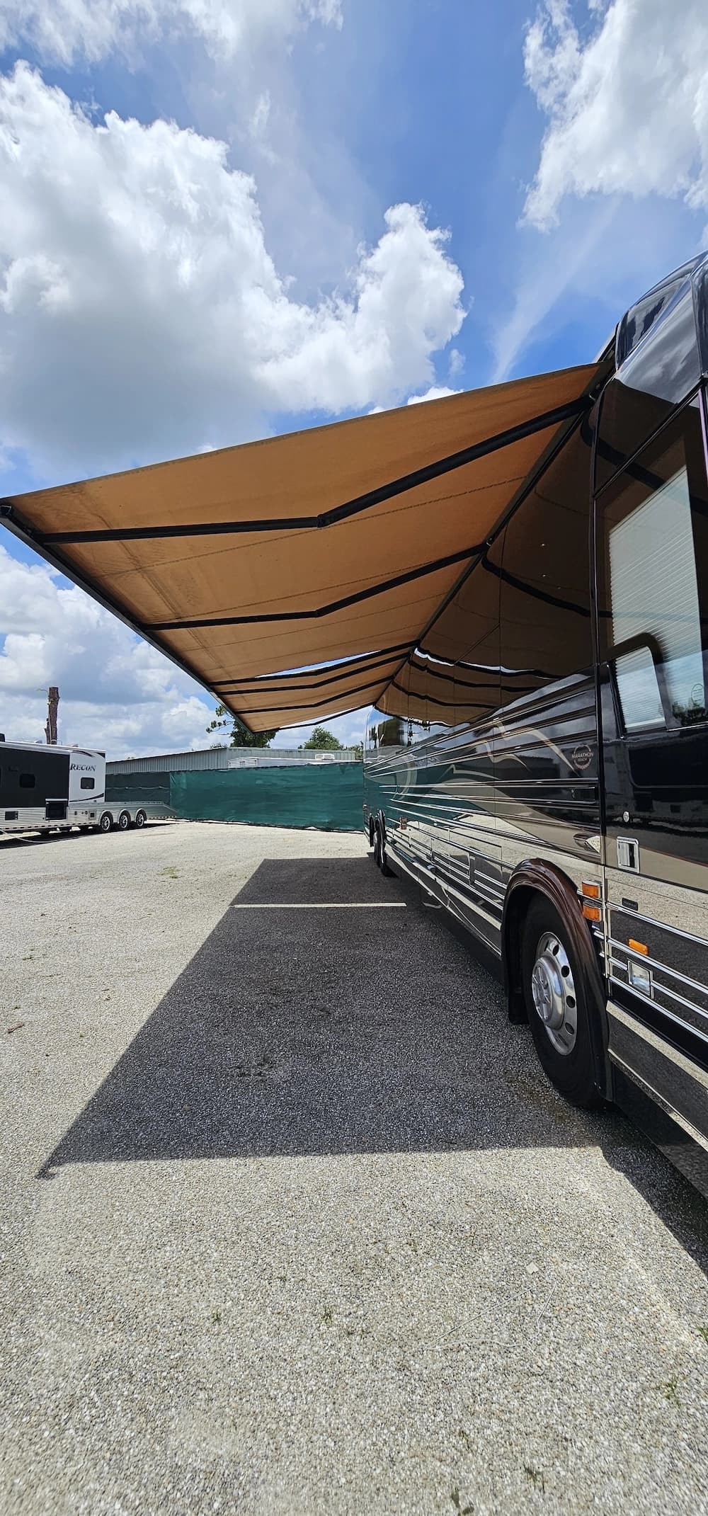 2005 Prevost Marathon XLII Motorcoach - Image 38