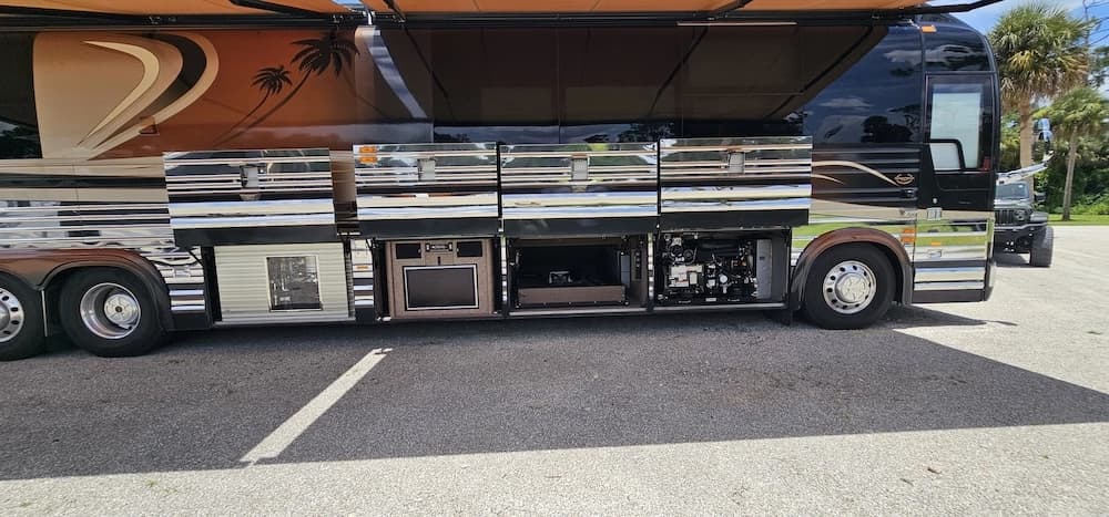 2005 Prevost Marathon XLII Motorcoach - Image 39