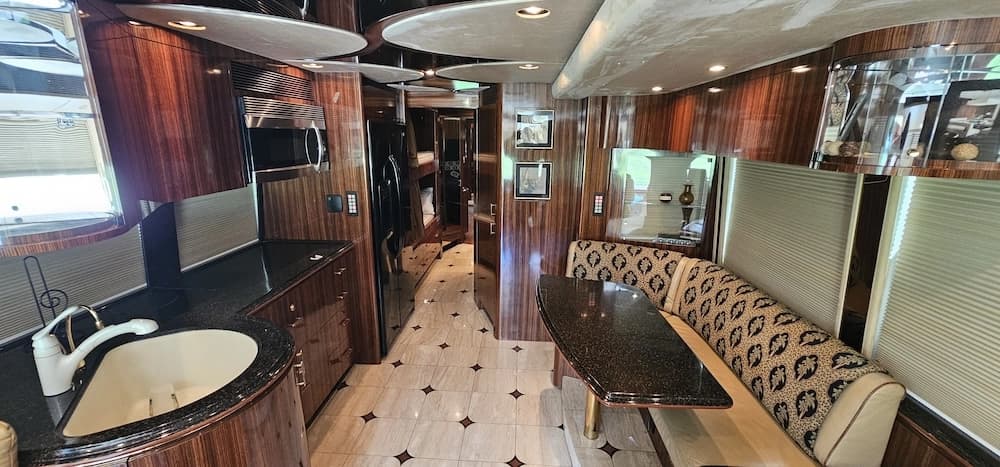 2005 Prevost Marathon XLII Motorcoach - Image 5
