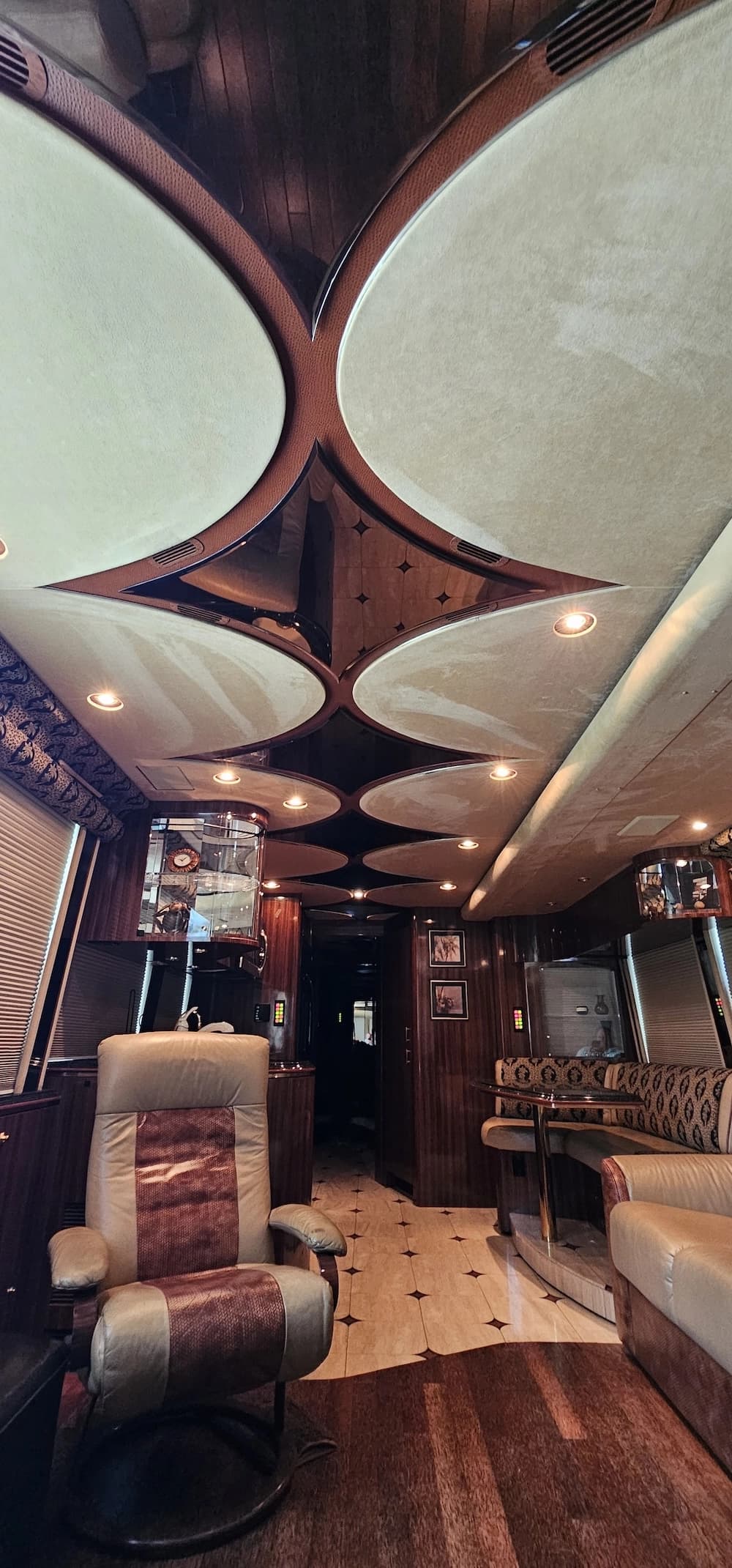 2005 Prevost Marathon XLII Motorcoach - Image 42