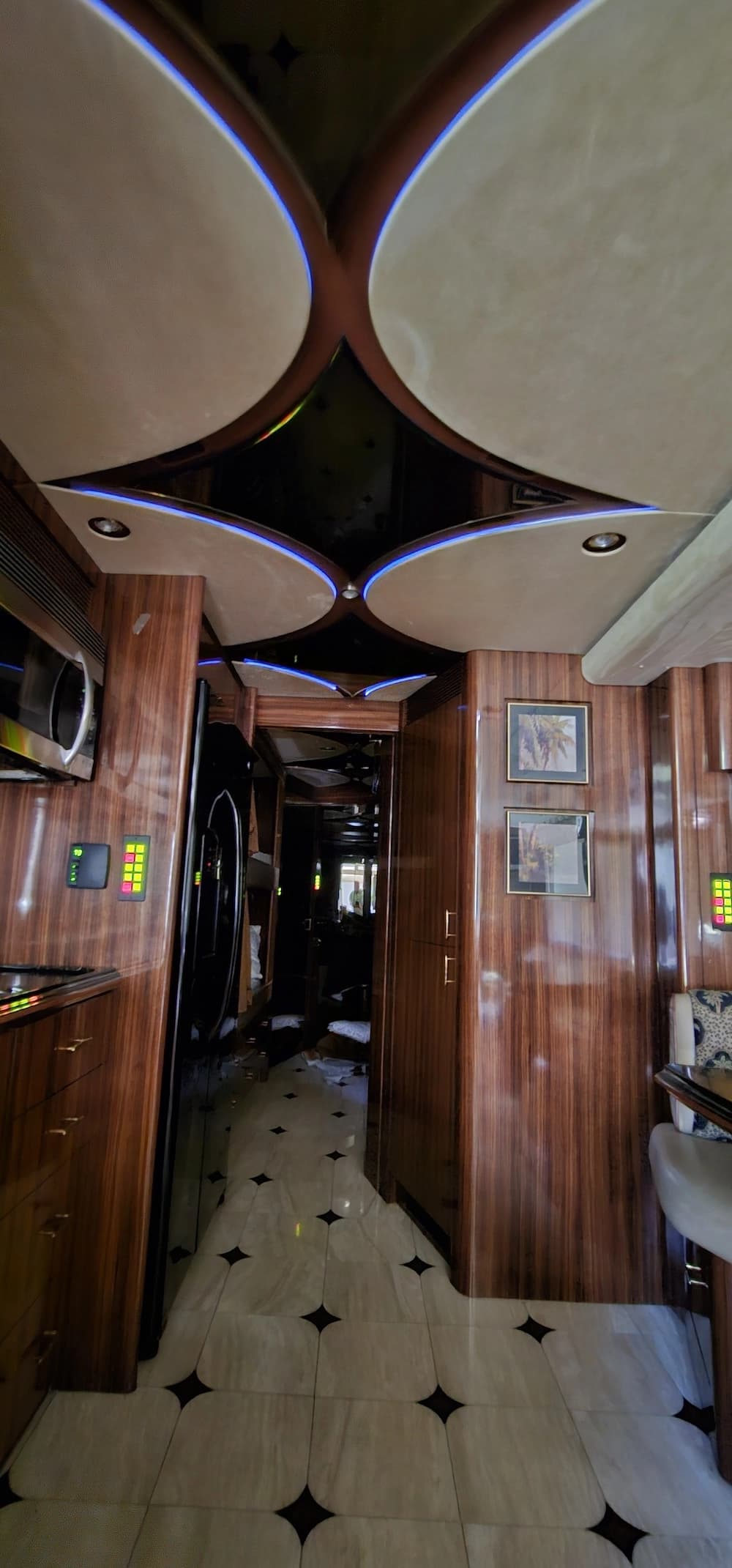 2005 Prevost Marathon XLII Motorcoach - Image 43
