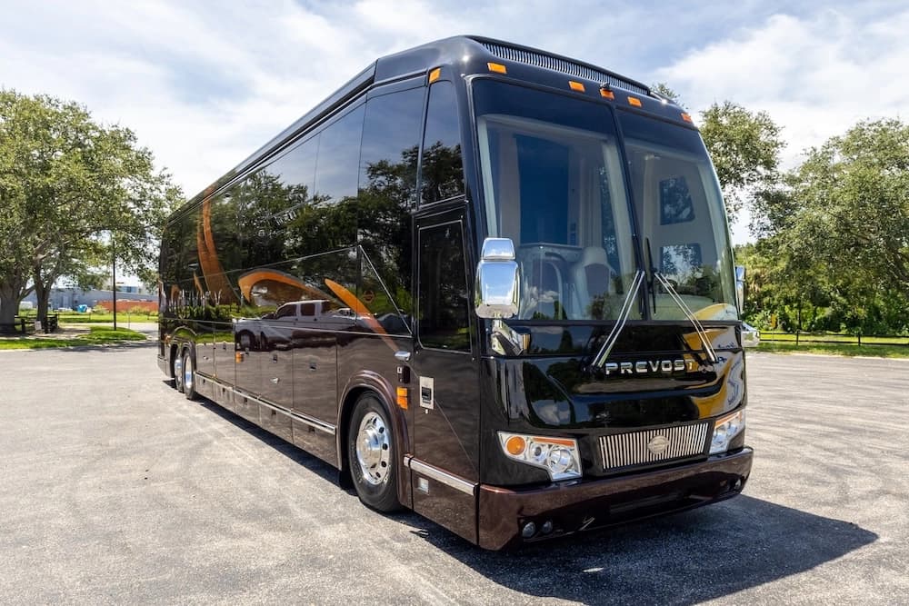 2014 Prevost Marathon H3-45 Motorcoach - Image 1