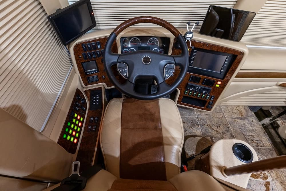 2014 Prevost Marathon H3-45 Motorcoach - Image 13