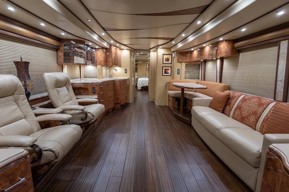 2014 Prevost Marathon H3-45 Motorcoach - Image 14