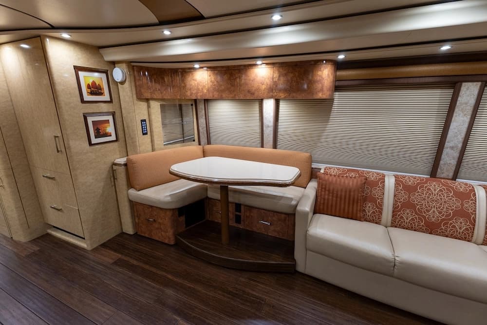 2014 Prevost Marathon H3-45 Motorcoach - Image 16