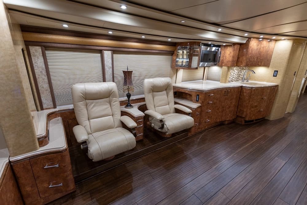 2014 Prevost Marathon H3-45 Motorcoach - Image 17