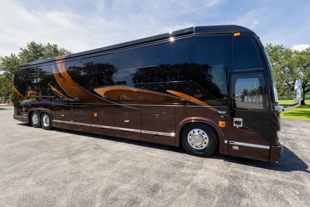 2014 Prevost Marathon H3-45 Motorcoach - Image 3