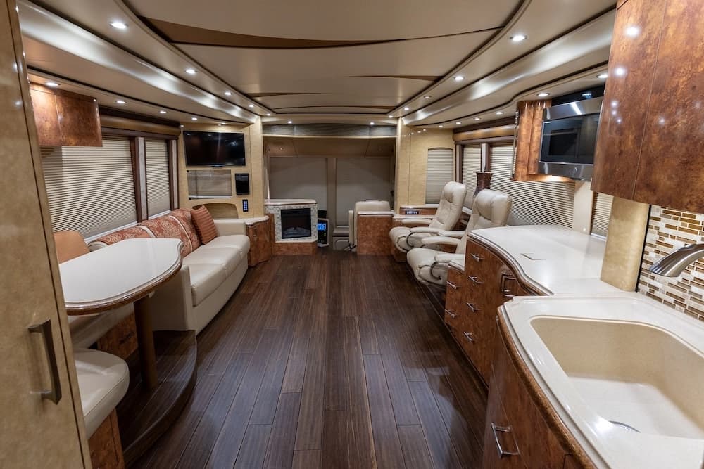 2014 Prevost Marathon H3-45 Motorcoach - Image 21