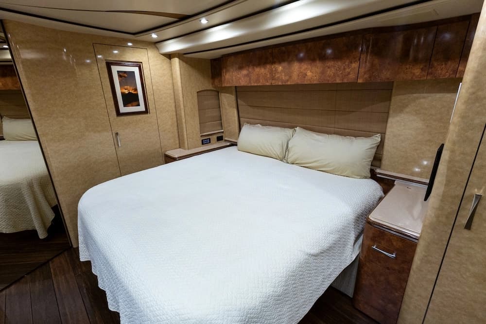 2014 Prevost Marathon H3-45 Motorcoach - Image 25