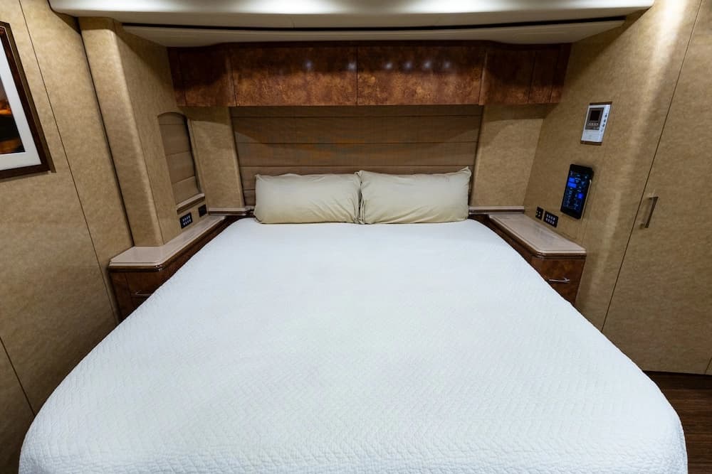 2014 Prevost Marathon H3-45 Motorcoach - Image 26