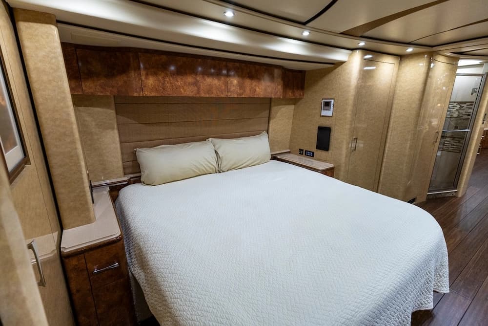 2014 Prevost Marathon H3-45 Motorcoach - Image 27