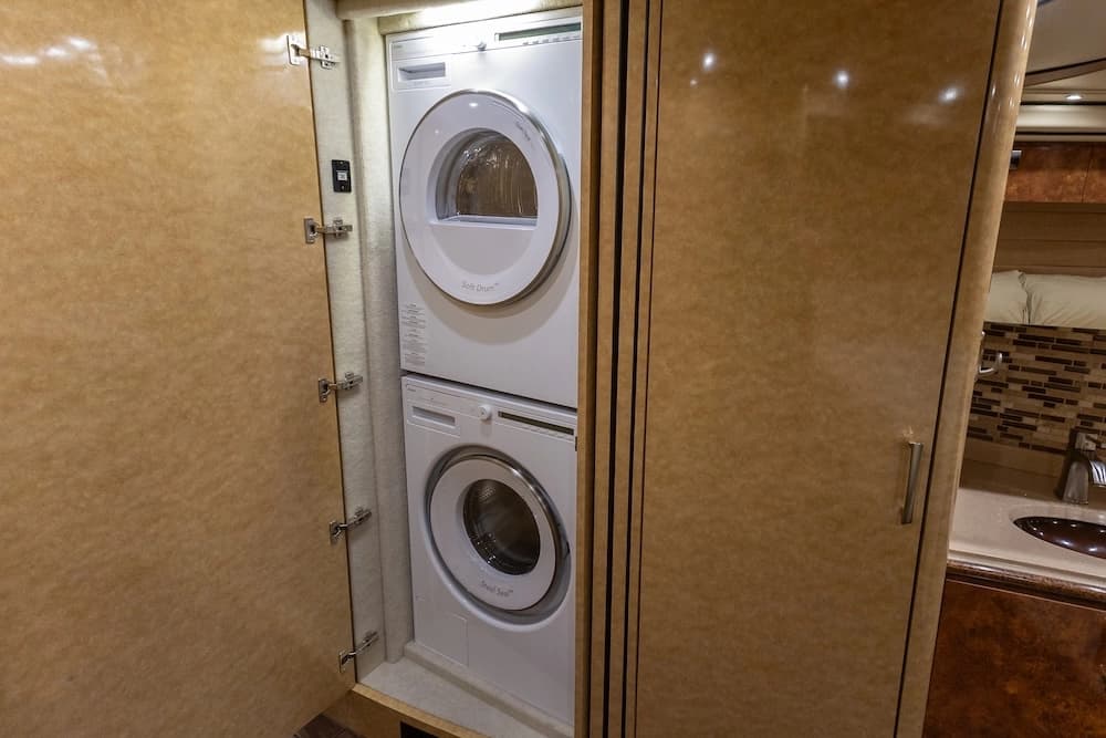 2014 Prevost Marathon H3-45 Motorcoach - Image 29