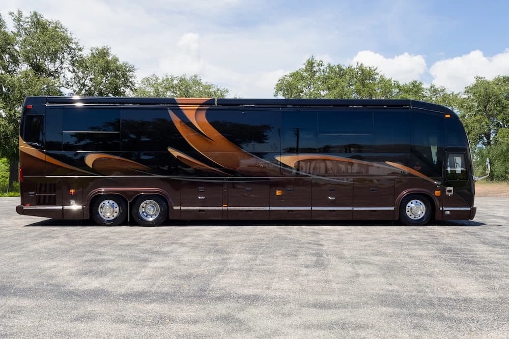 2014 Prevost Marathon H3-45 Motorcoach - Image 4