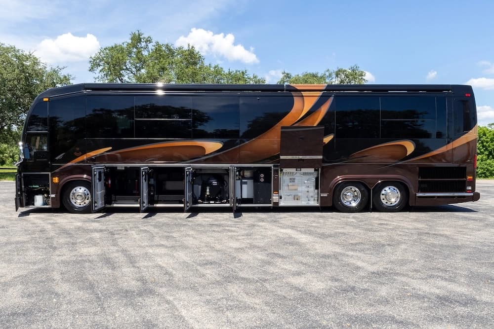 2014 Prevost Marathon H3-45 Motorcoach - Image 31