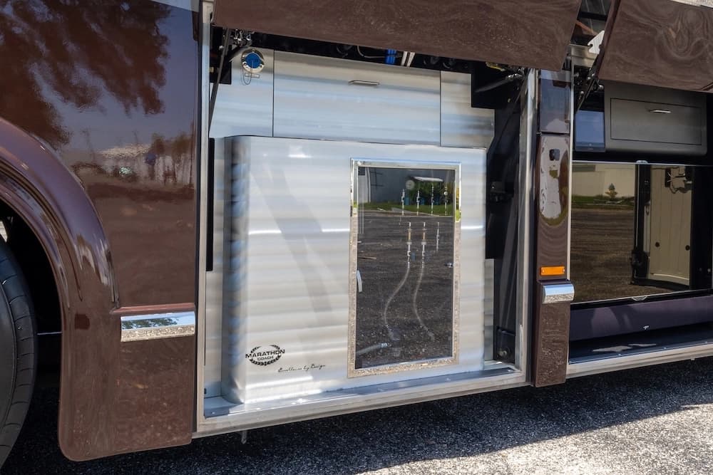 2014 Prevost Marathon H3-45 Motorcoach - Image 33