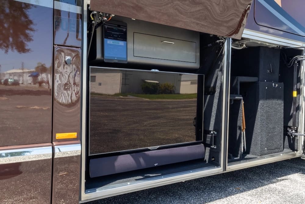 2014 Prevost Marathon H3-45 Motorcoach - Image 34