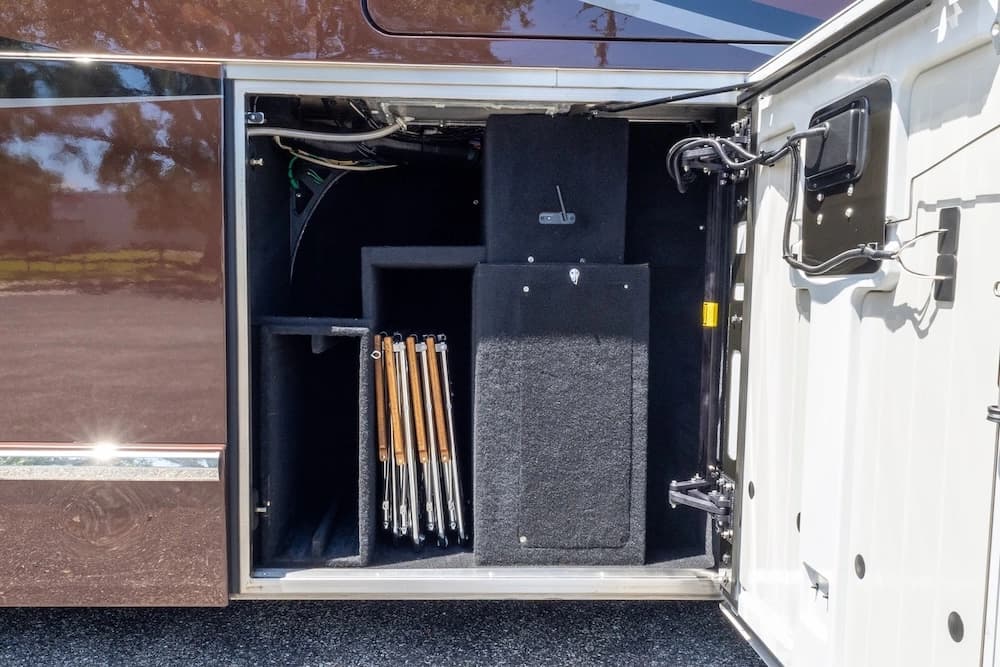 2014 Prevost Marathon H3-45 Motorcoach - Image 35