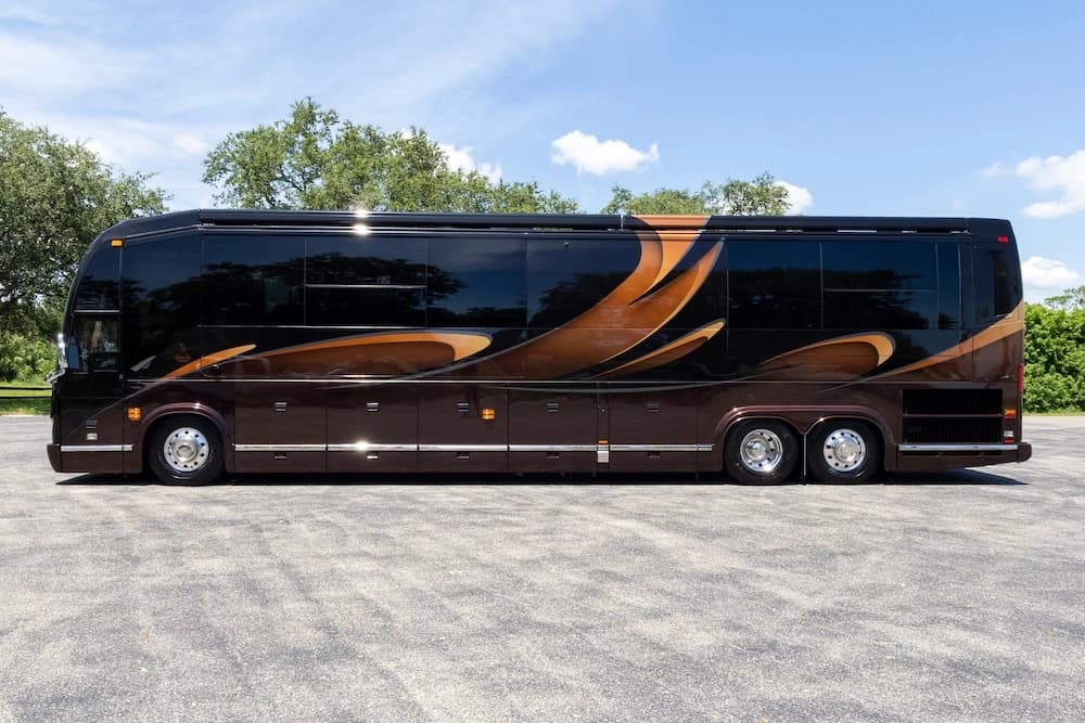 2014 Prevost Marathon H3-45 Motorcoach - Image 9