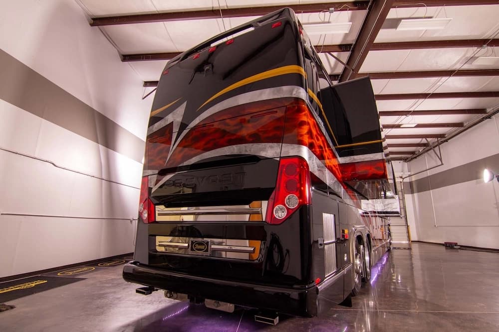 2016 Prevost Marathon H3-45 Motorcoach - Image 11