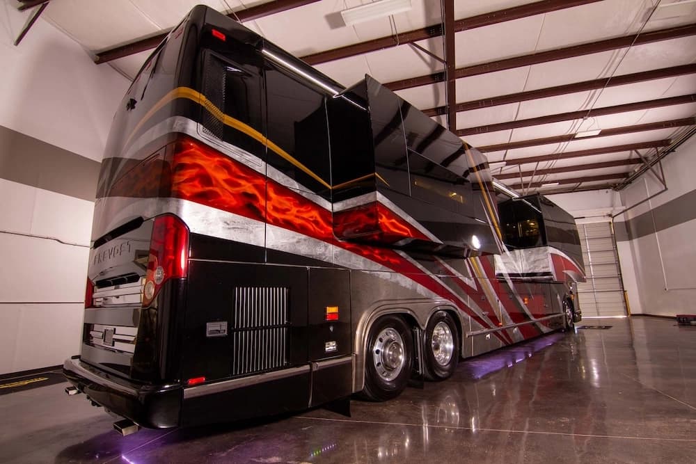 2016 Prevost Marathon H3-45 Motorcoach - Image 12