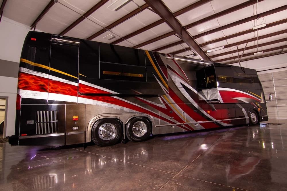 2016 Prevost Marathon H3-45 Motorcoach - Image 13