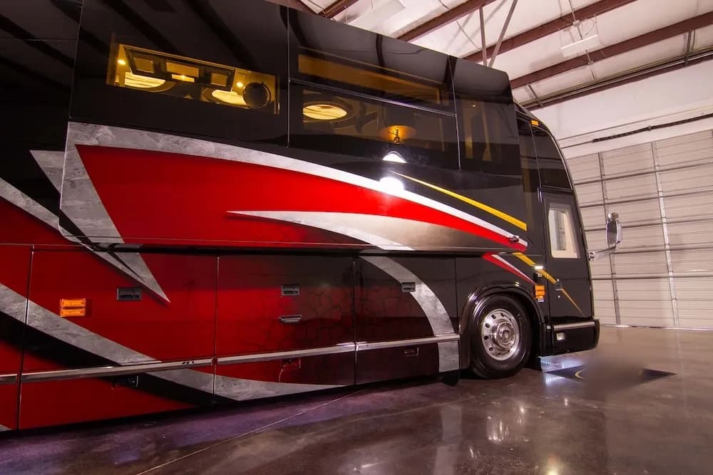 2016 Prevost Marathon H3-45 Motorcoach - Image 14