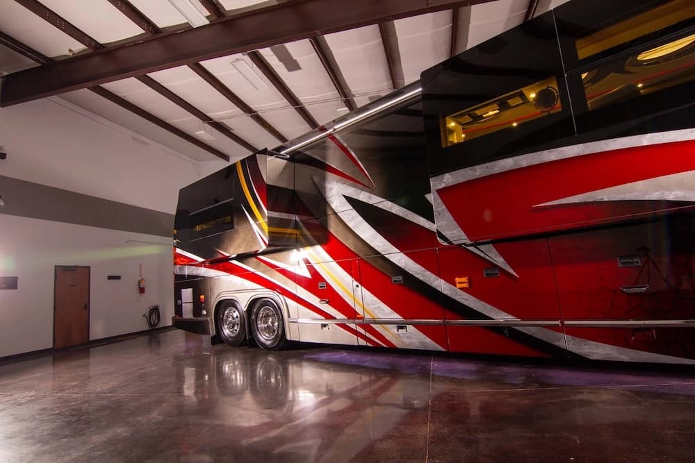 2016 Prevost Marathon H3-45 Motorcoach - Image 15