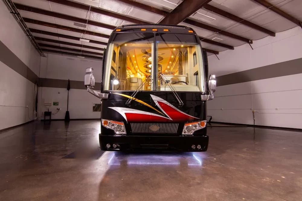 2016 Prevost Marathon H3-45 Motorcoach - Image 19
