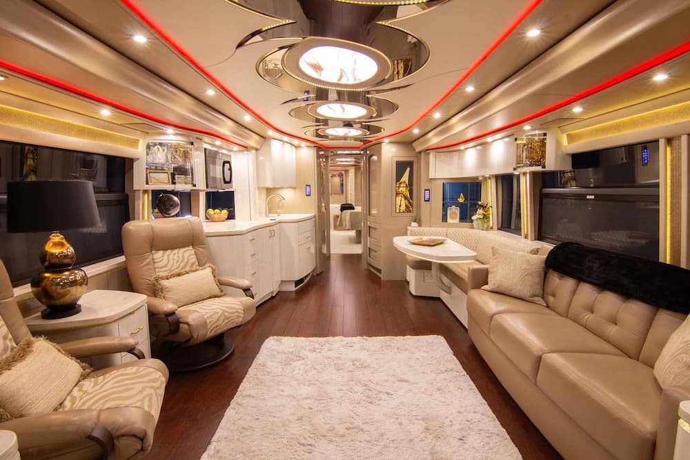 2016 Prevost Marathon H3-45 Motorcoach - Image 20