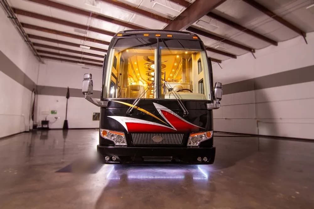 2016 Prevost Marathon H3-45 Motorcoach - Image 3