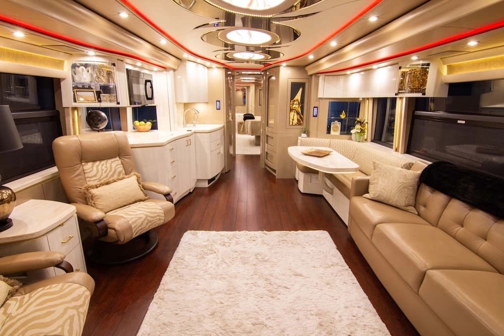 2016 Prevost Marathon H3-45 Motorcoach - Image 21