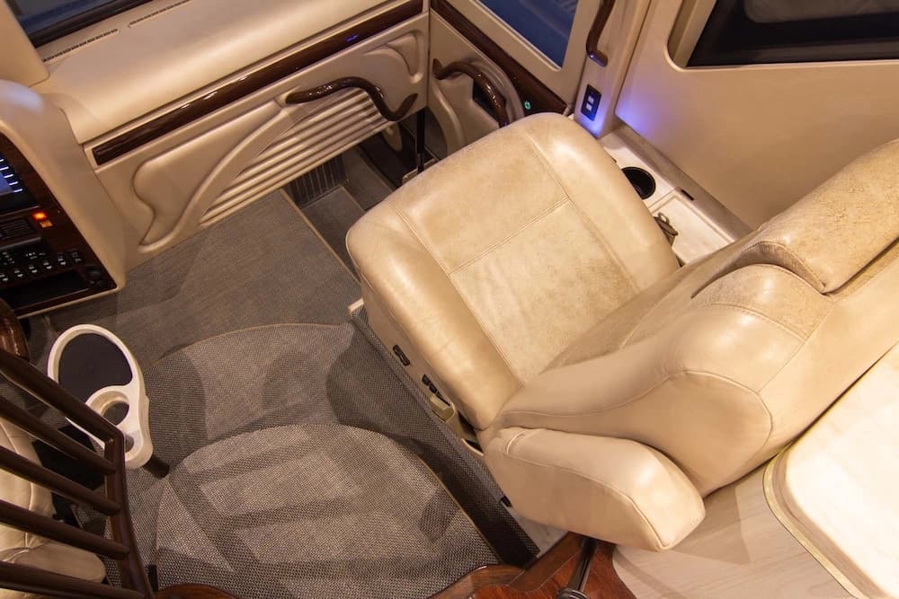 2016 Prevost Marathon H3-45 Motorcoach - Image 22