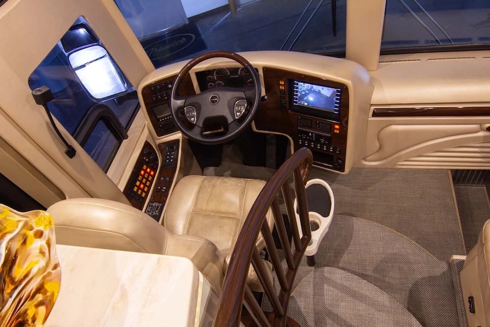 2016 Prevost Marathon H3-45 Motorcoach - Image 23