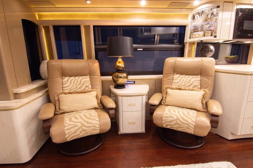 2016 Prevost Marathon H3-45 Motorcoach - Image 25
