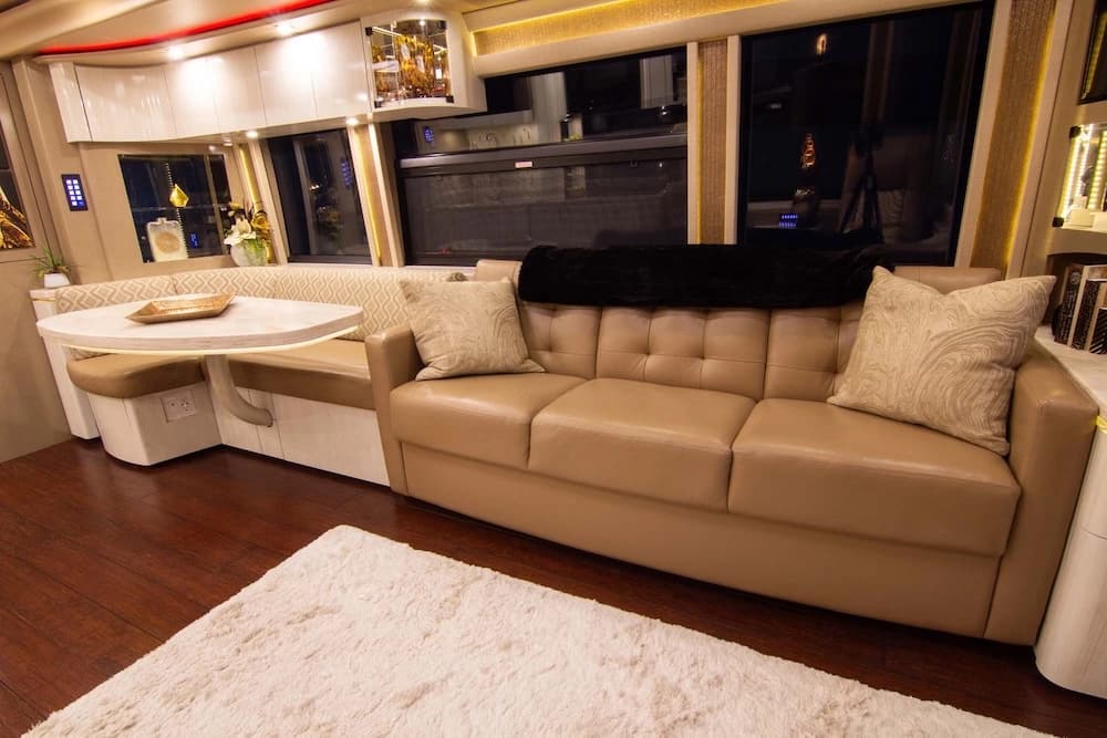 2016 Prevost Marathon H3-45 Motorcoach - Image 30