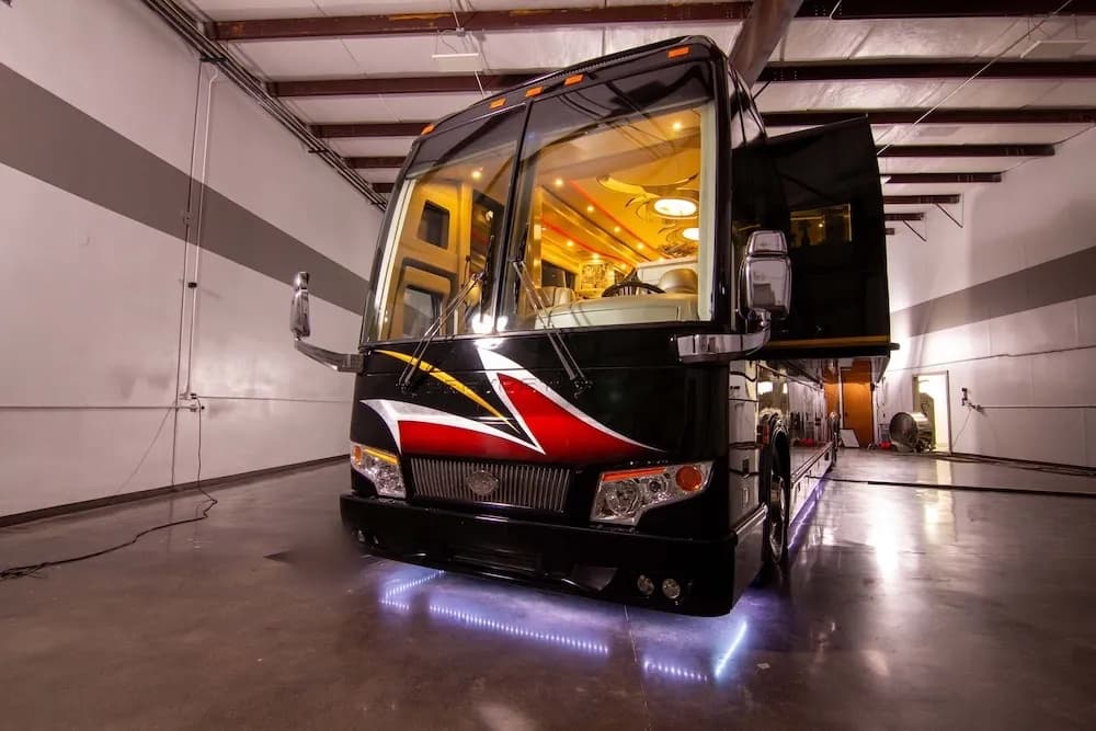 2016 Prevost Marathon H3-45 Motorcoach - Image 4