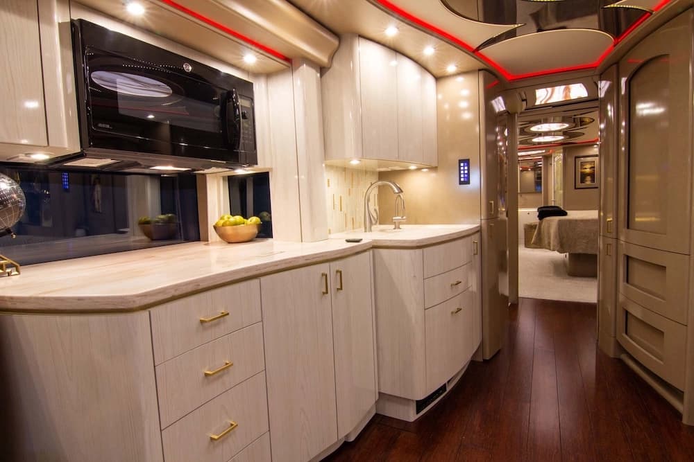 2016 Prevost Marathon H3-45 Motorcoach - Image 34