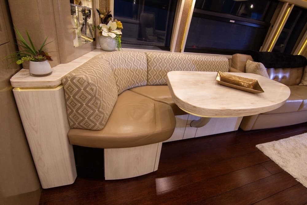 2016 Prevost Marathon H3-45 Motorcoach - Image 36