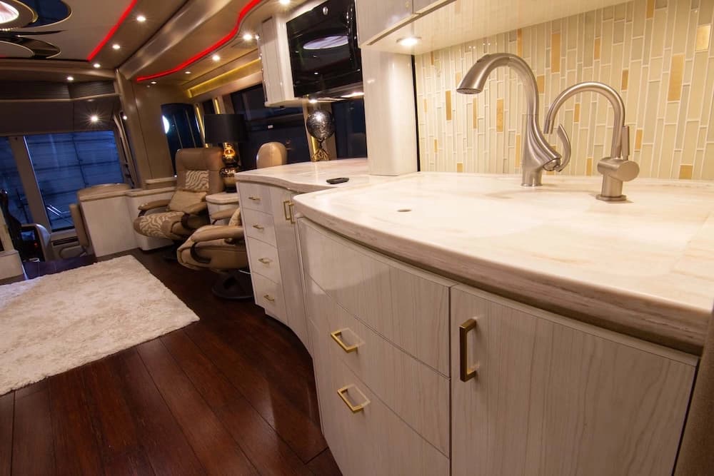 2016 Prevost Marathon H3-45 Motorcoach - Image 37