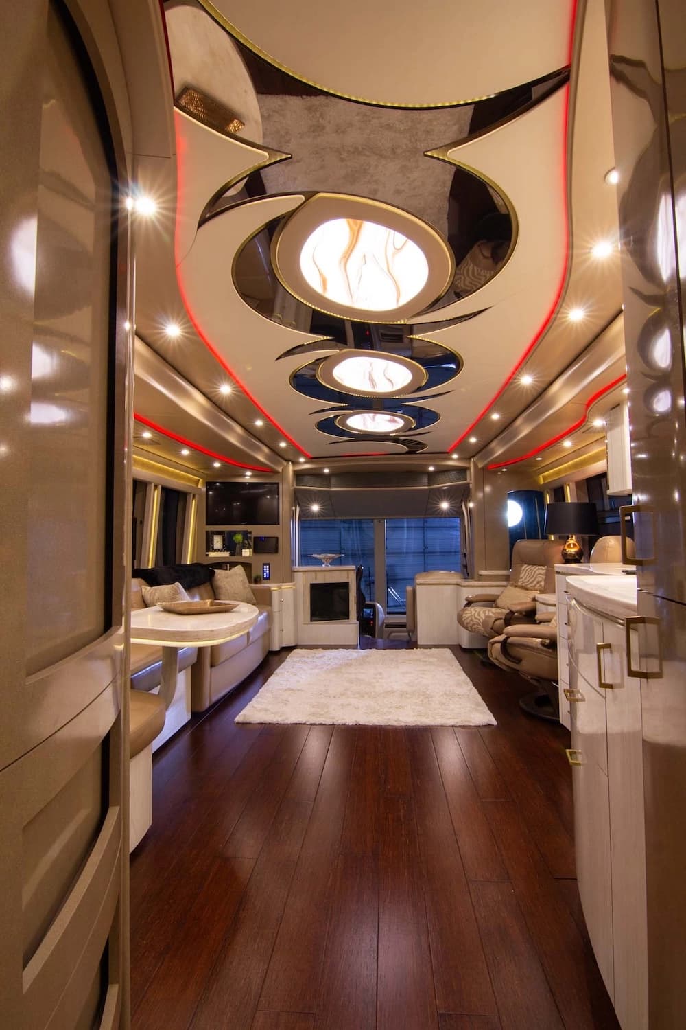 2016 Prevost Marathon H3-45 Motorcoach - Image 39