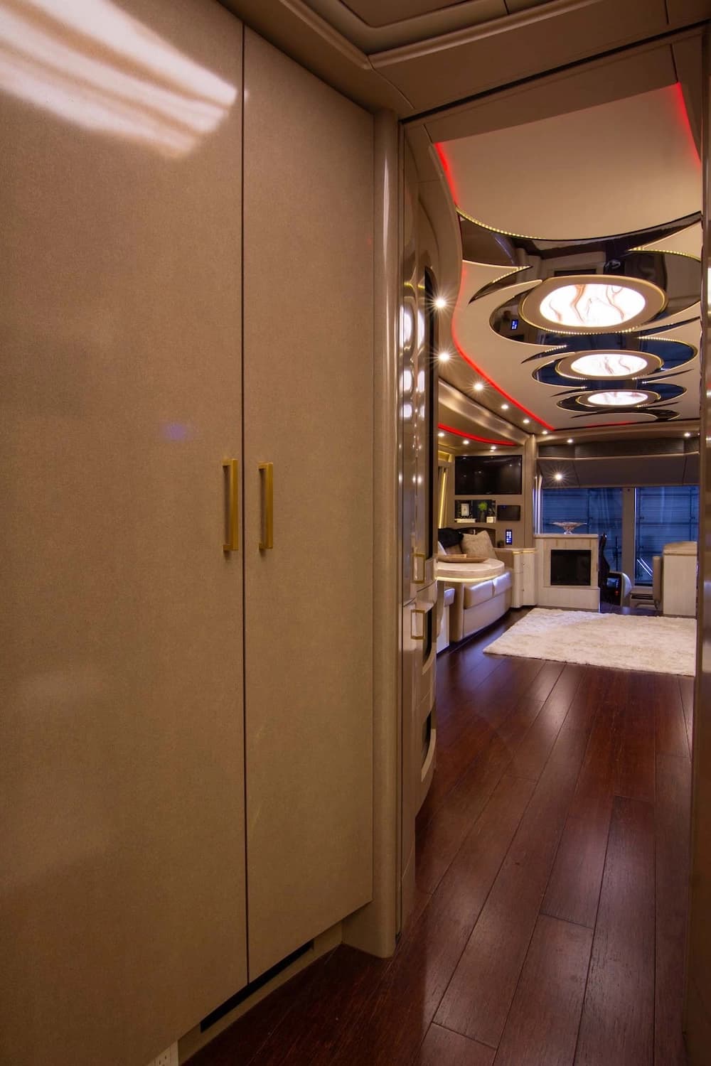 2016 Prevost Marathon H3-45 Motorcoach - Image 40