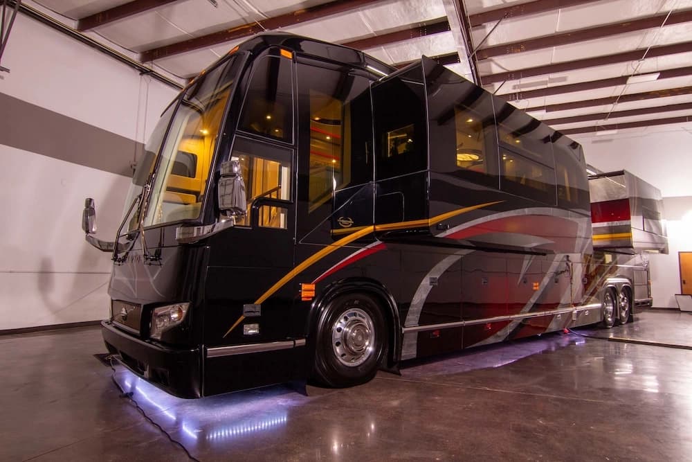 2016 Prevost Marathon H3-45 Motorcoach - Image 5