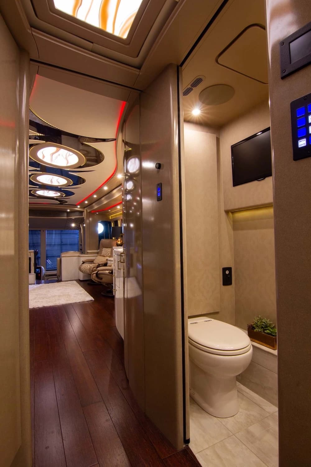 2016 Prevost Marathon H3-45 Motorcoach - Image 42