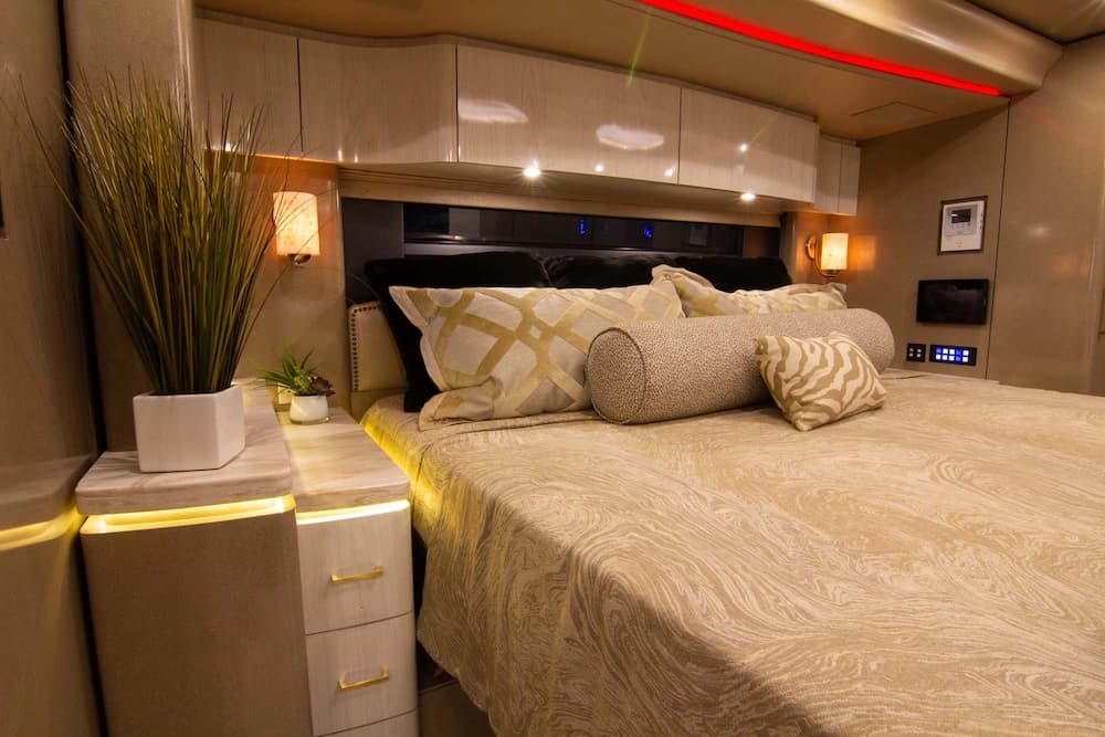 2016 Prevost Marathon H3-45 Motorcoach - Image 47