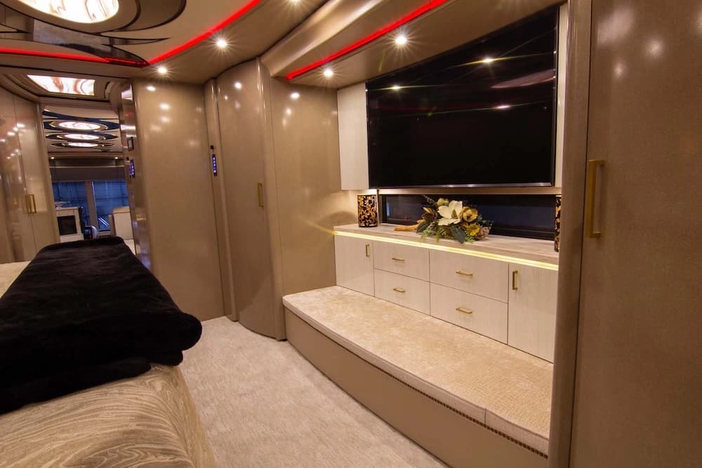 2016 Prevost Marathon H3-45 Motorcoach - Image 48