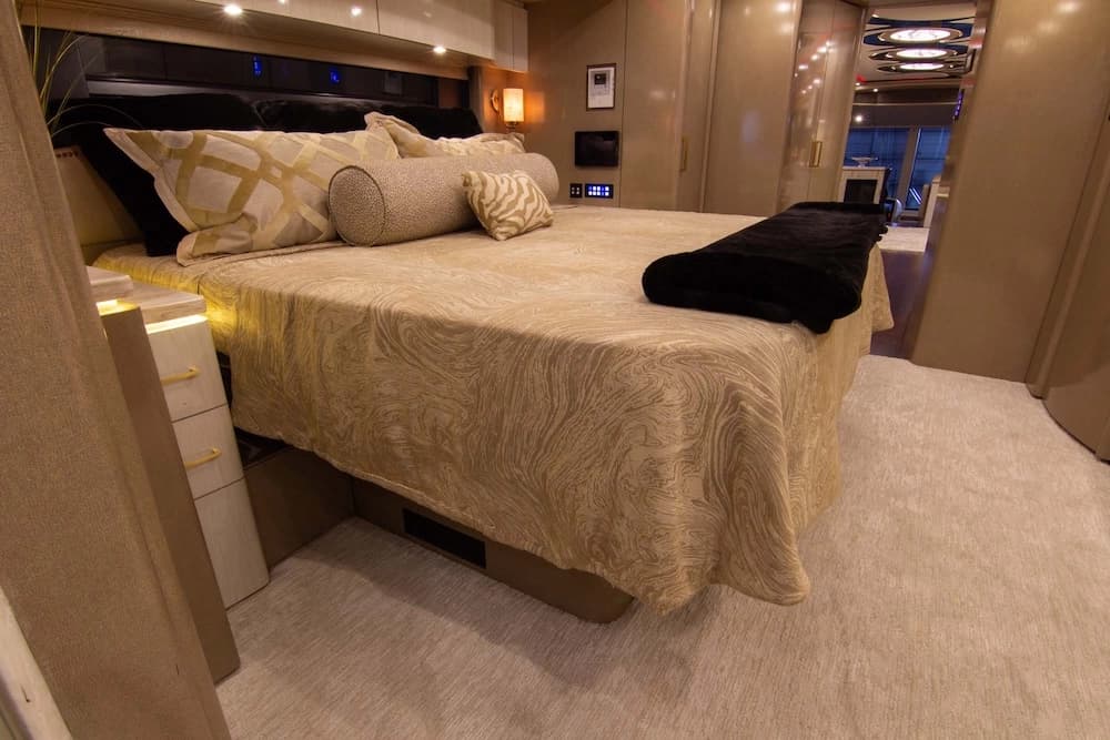 2016 Prevost Marathon H3-45 Motorcoach - Image 49