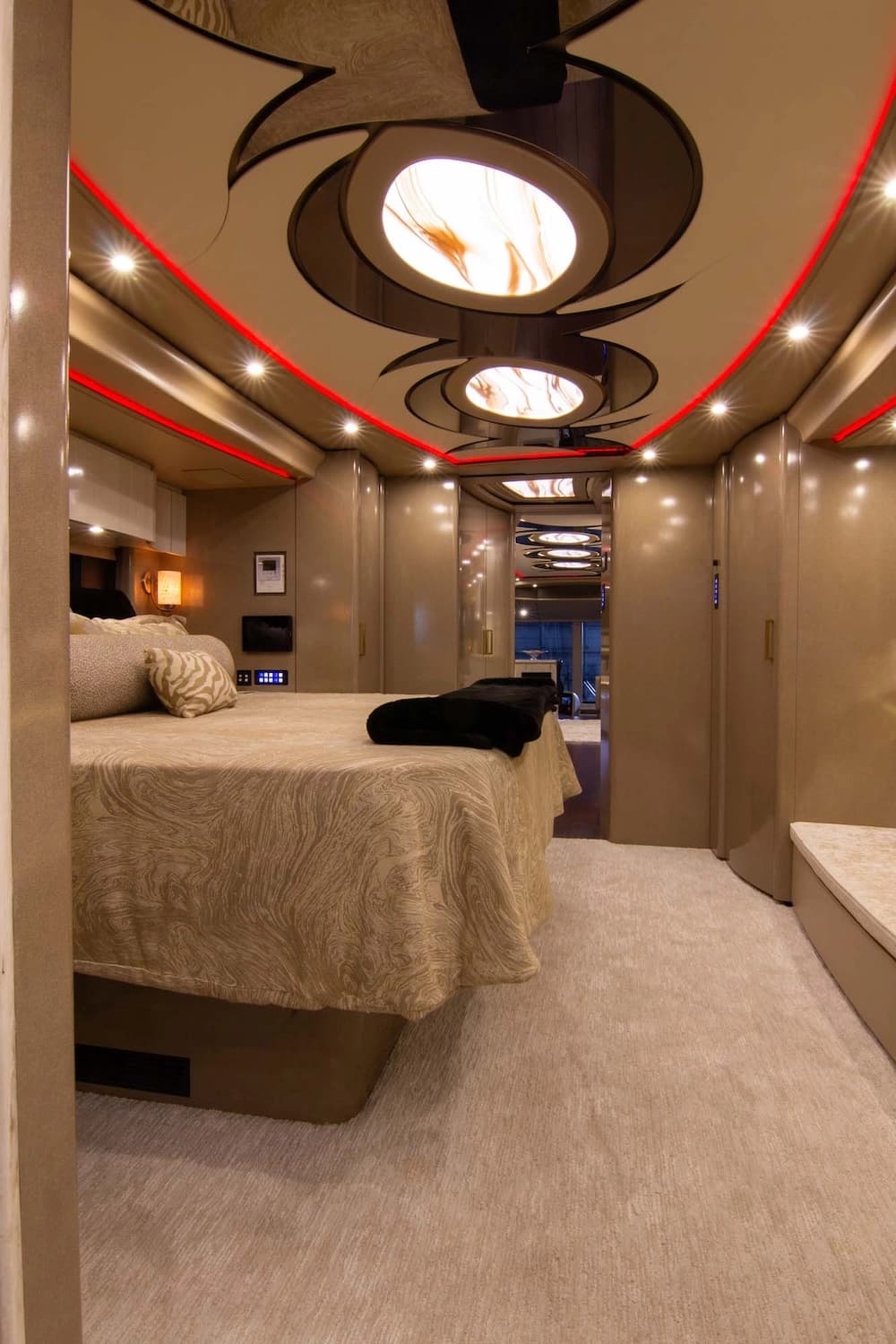 2016 Prevost Marathon H3-45 Motorcoach - Image 50