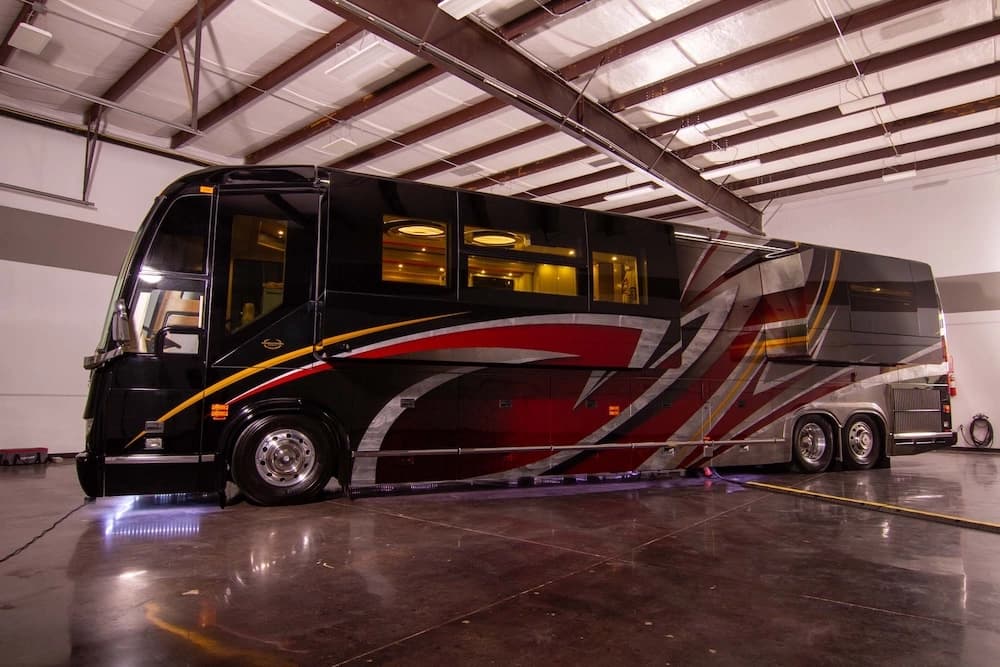 2016 Prevost Marathon H3-45 Motorcoach - Image 6